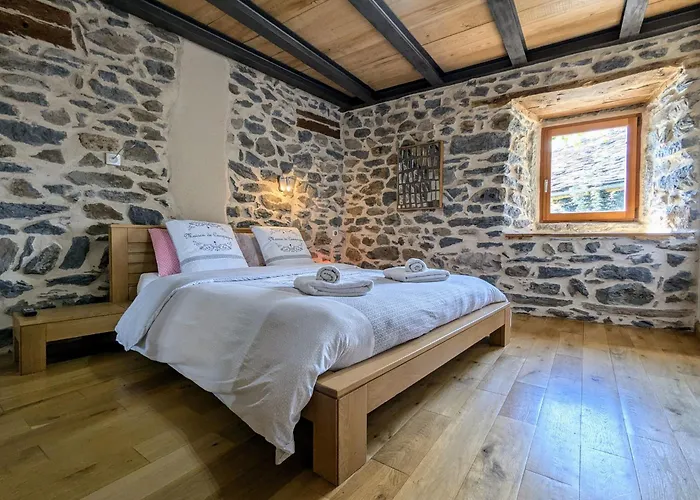 D'exception Avec Spa, Jardin Paysage Et Equipements De Gamme A Blanlhac - Fr-1-582-201 *