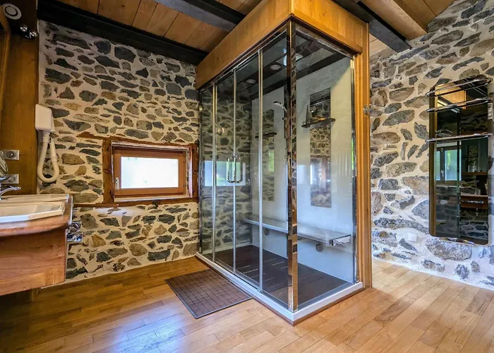 D'exception Avec Spa, Jardin Paysage Et Equipements De Gamme A Blanlhac - Fr-1-582-201